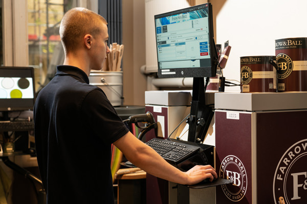Farbmischmaschine von F&B bei Gebrüder Tonsor